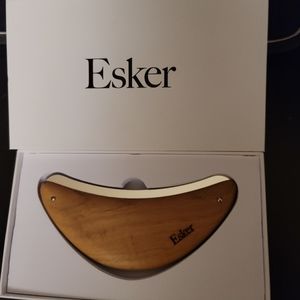 Esker body plane